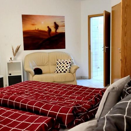 Wohlfuehl-Ferienwohnung Mit Tiefgarage Im Gruenen Oberhof  Buitenkant foto