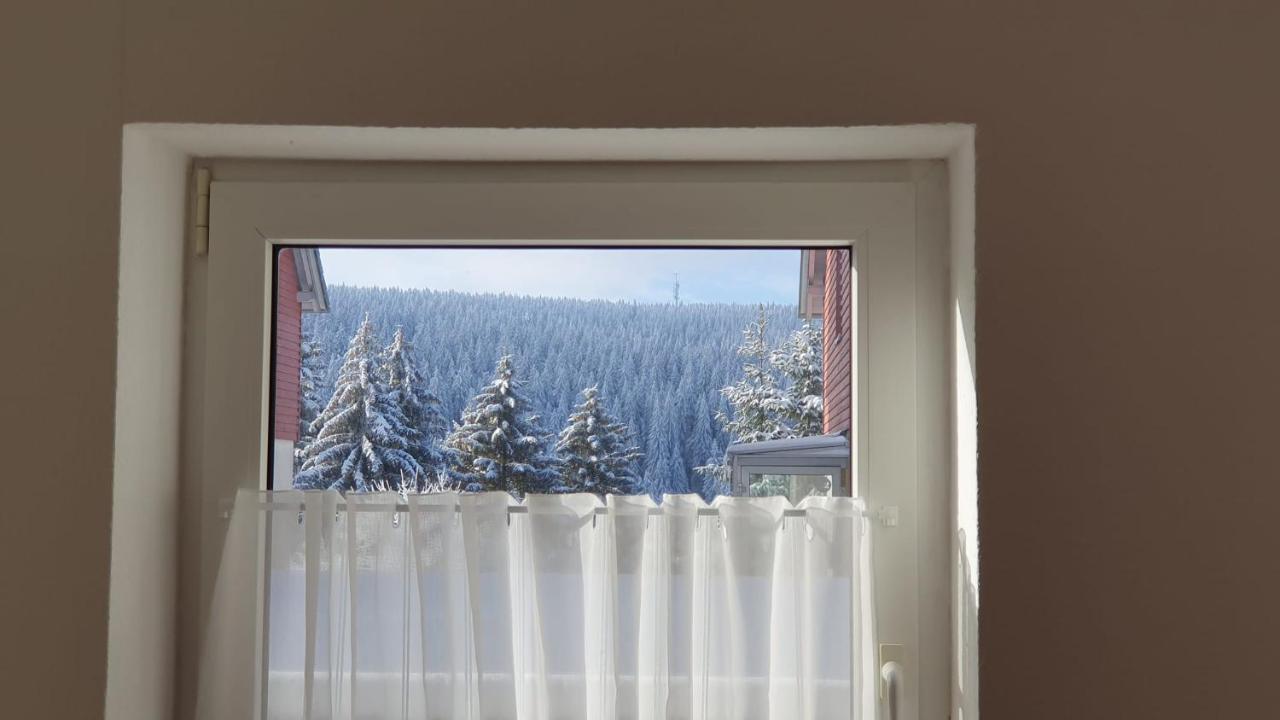 Wohlfuehl-Ferienwohnung Mit Tiefgarage Im Gruenen Oberhof  Buitenkant foto